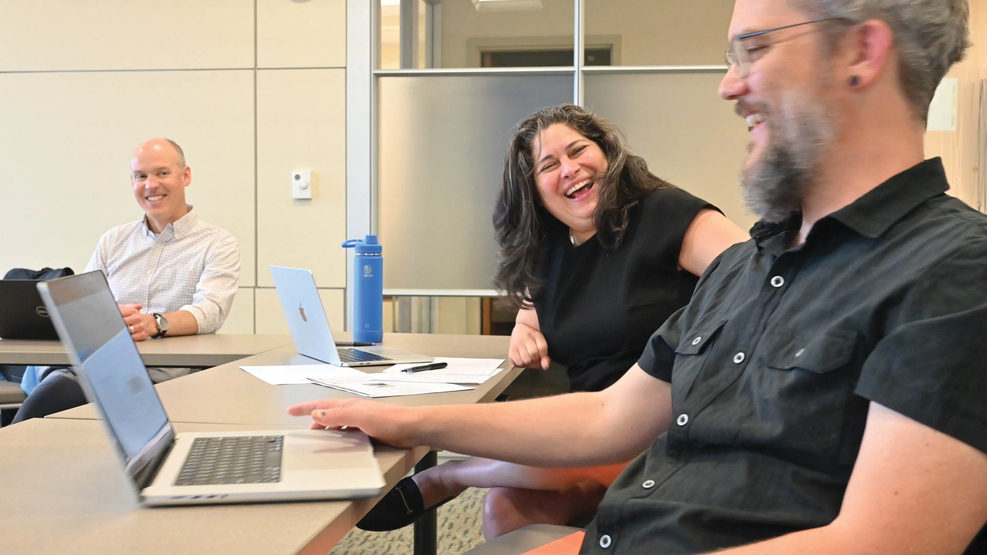 Areli Marina in a working session with librarians during Sprints Week.